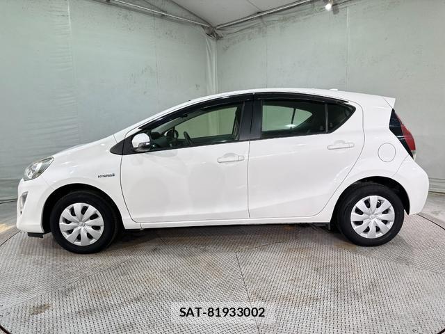 Toyota AQUA 2015-06 7917442-13