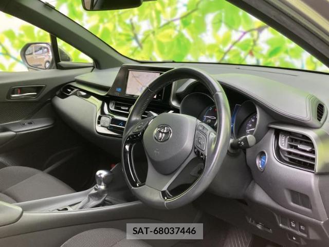 Toyota C-HR 2018-04 7917018-4