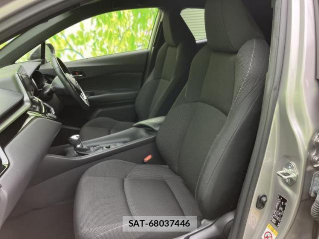 Toyota C-HR 2018-04 7917018-5