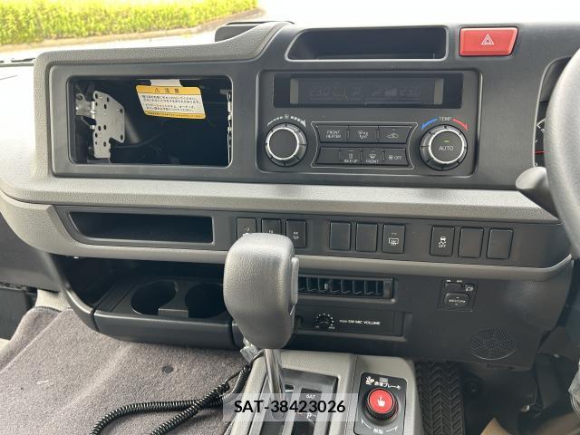 Toyota COASTER 2026-06 7915525-12