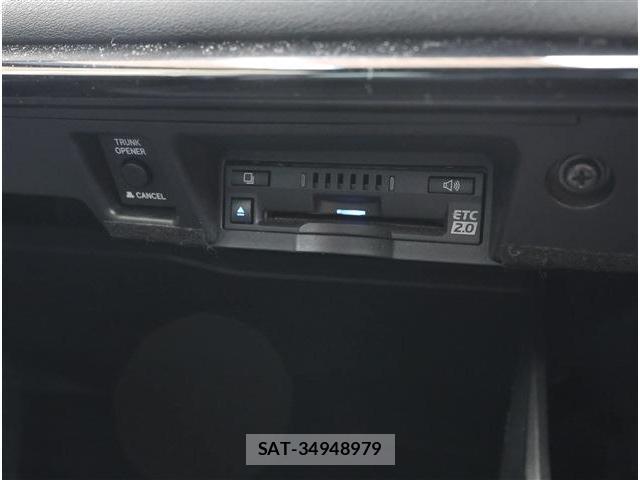 Toyota CROWN 2019-05 7915591-4