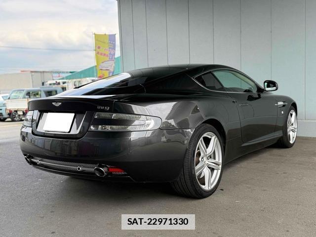 Aston Martin DB9 2011-02 7915295-16