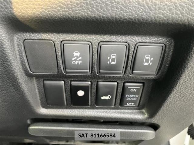 Nissan ELGRAND 2017-03 7917066-11