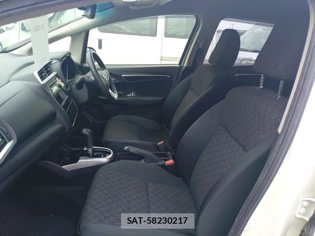 Honda FIT 2017-06 7916654-15