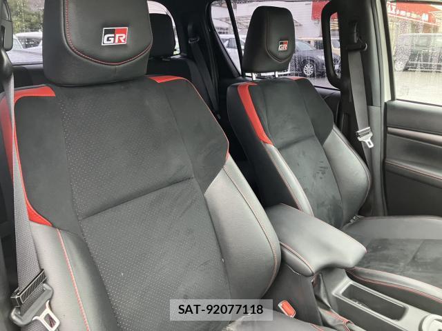 Toyota HILUX 2022-10 7914222-12