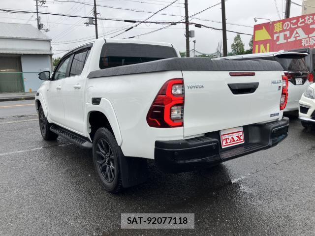 Toyota HILUX 2022-10 7914222-15