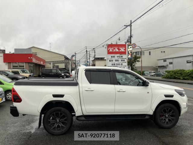 Toyota HILUX 2022-10 7914222-17