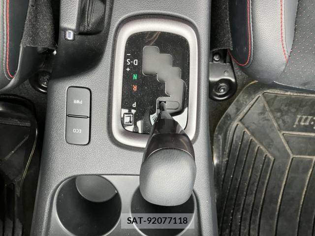 Toyota HILUX 2022-10 7914222-7