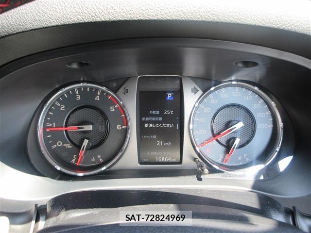 Toyota HILUX 2024-09 7914368-11