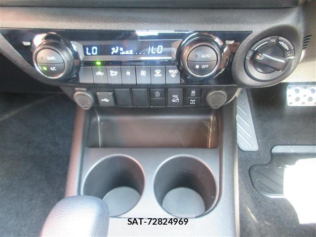 Toyota HILUX 2024-09 7914368-14