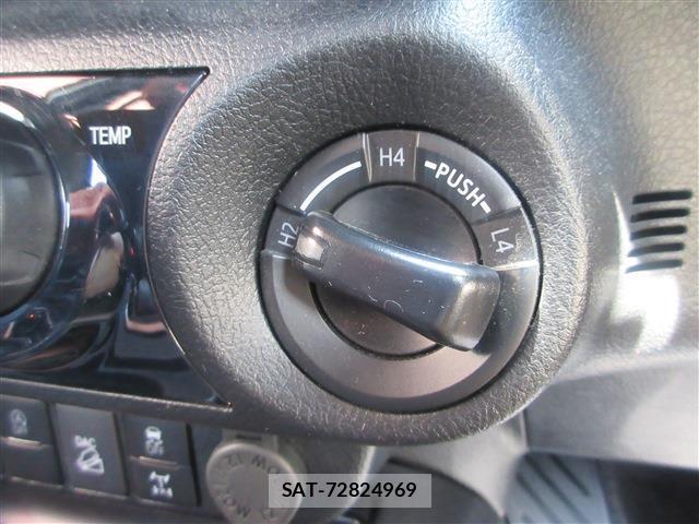 Toyota HILUX 2024-09 7914368-15
