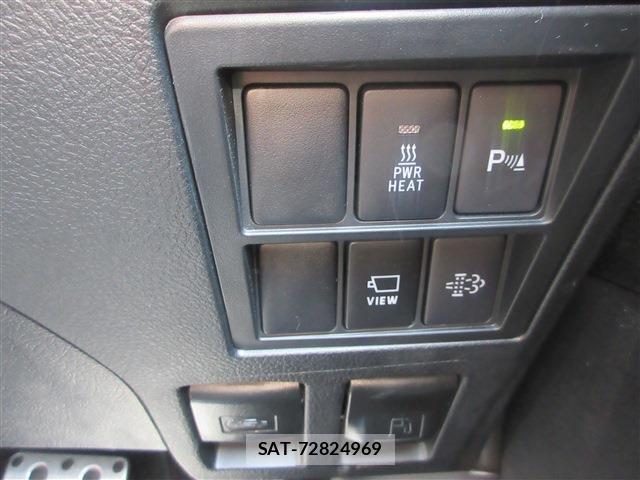 Toyota HILUX 2024-09 7914368-16