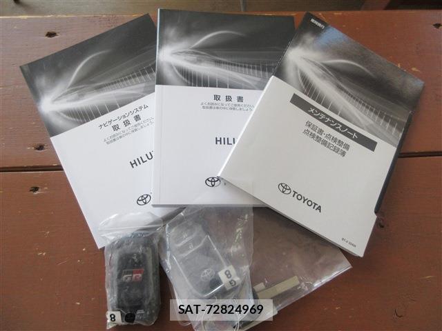 Toyota HILUX 2024-09 7914368-17