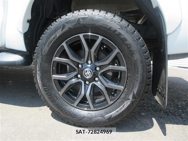 Toyota HILUX 2024-09 7914368-7