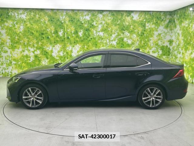 Lexus IS 2016-12 7916883-1