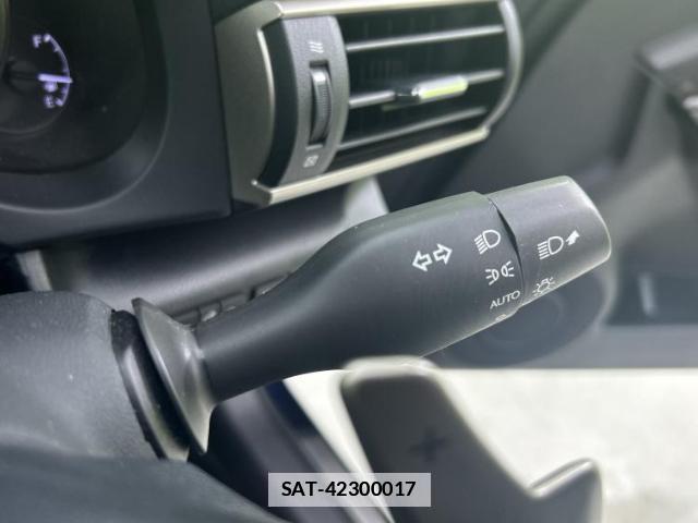 Lexus IS 2016-12 7916883-16