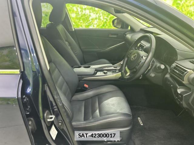 Lexus IS 2016-12 7916883-3