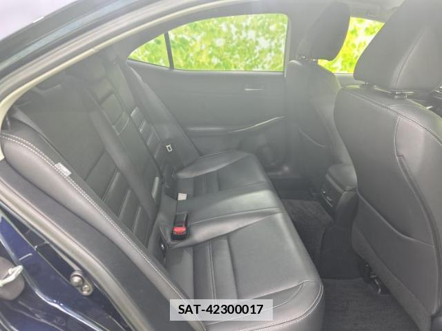 Lexus IS 2016-12 7916883-4