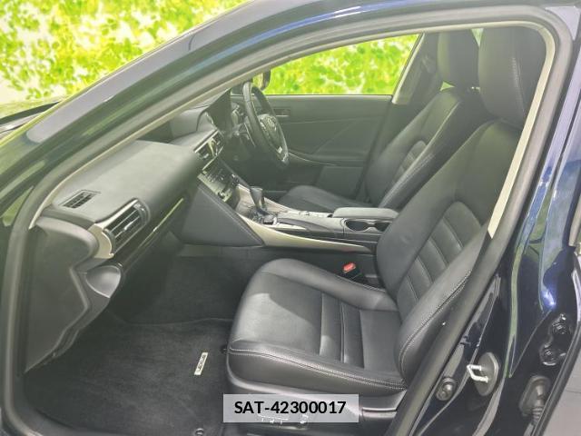 Lexus IS 2016-12 7916883-5
