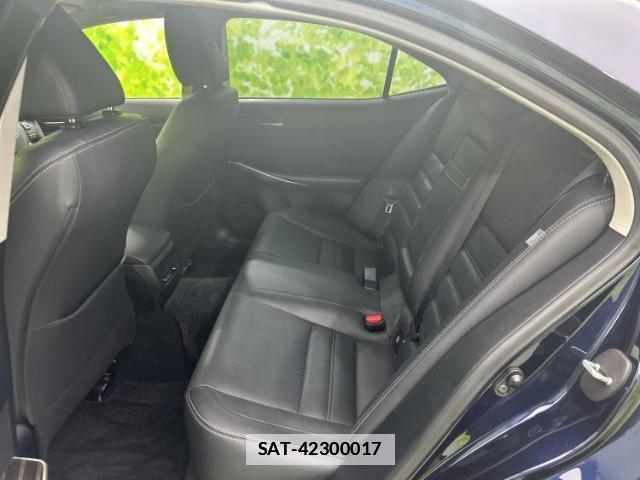 Lexus IS 2016-12 7916883-6