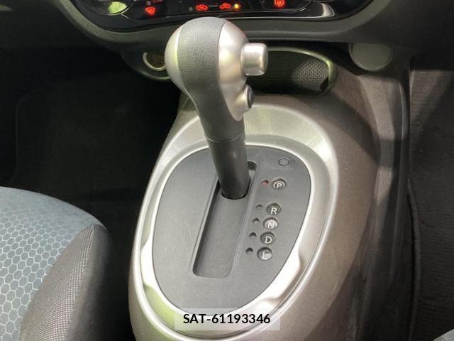Nissan JUKE 2017-07 7917143-16