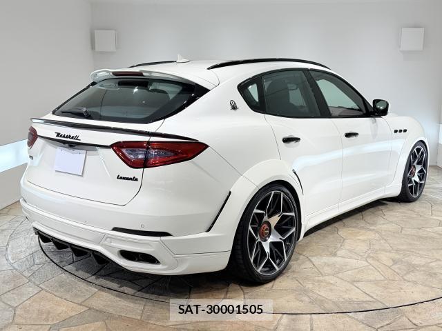 Maserati LEVANTE 2018-06 7916219-2