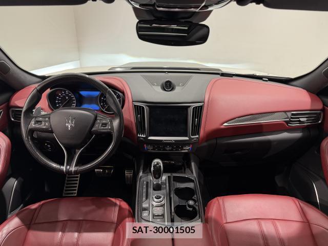 Maserati LEVANTE 2018-06 7916219-5