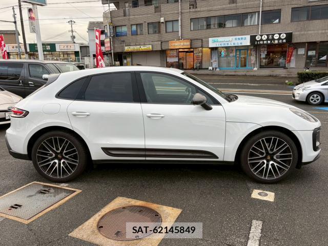 Porsche MACAN 2023-08 7916161-3