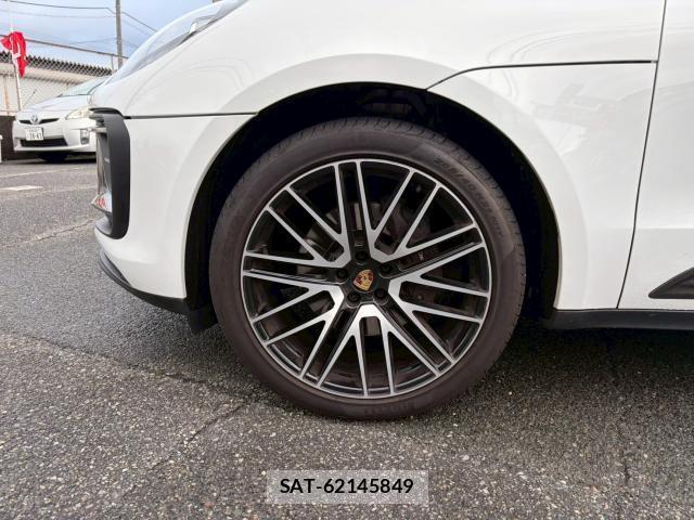 Porsche MACAN 2023-08 7916161-4