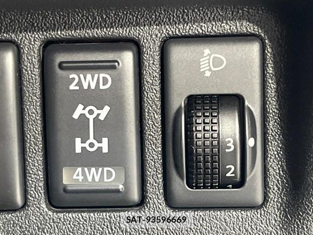 Nissan MARCH 2012-02 7913343-3