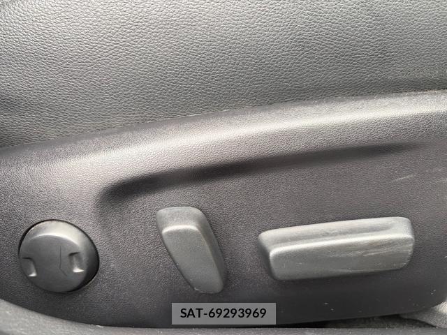 Toyota MARK X 2016-06 7913239-14