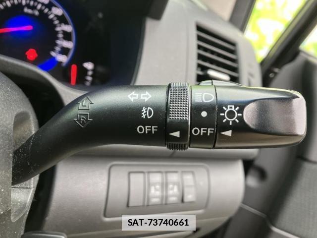 Mazda MPV 2012-05 7915127-15
