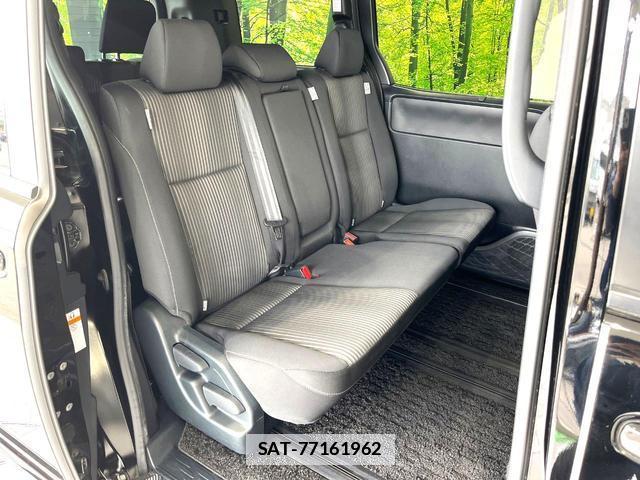 Toyota NOAH 2017-09 7912749-9