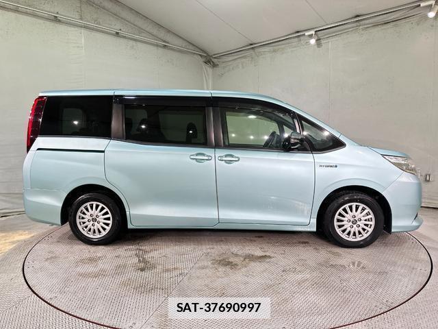 Toyota NOAH 2016-07 7914791-12