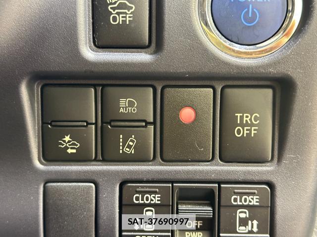 Toyota NOAH 2016-07 7914791-3
