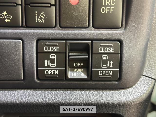 Toyota NOAH 2016-07 7914791-9