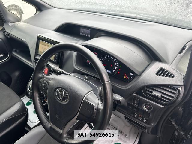 Toyota NOAH 2019-01 7915154-11