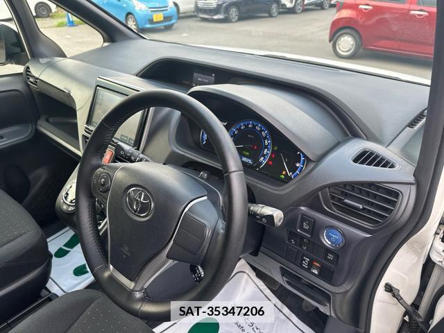 Toyota NOAH 2017-03 7915156-10