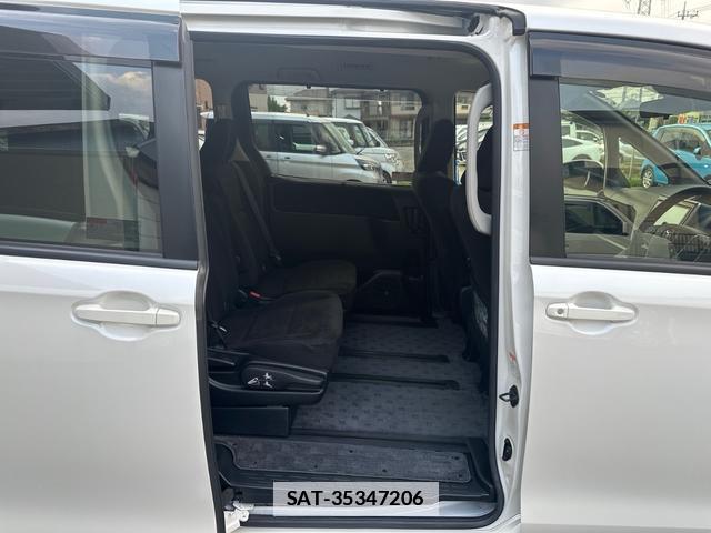 Toyota NOAH 2017-03 7915156-11