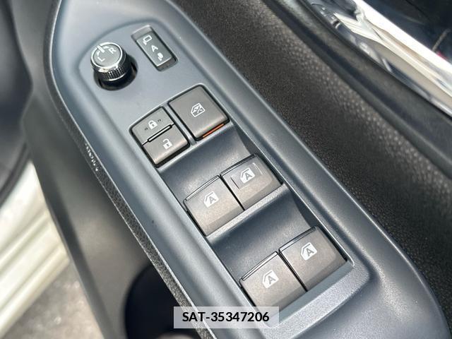Toyota NOAH 2017-03 7915156-17