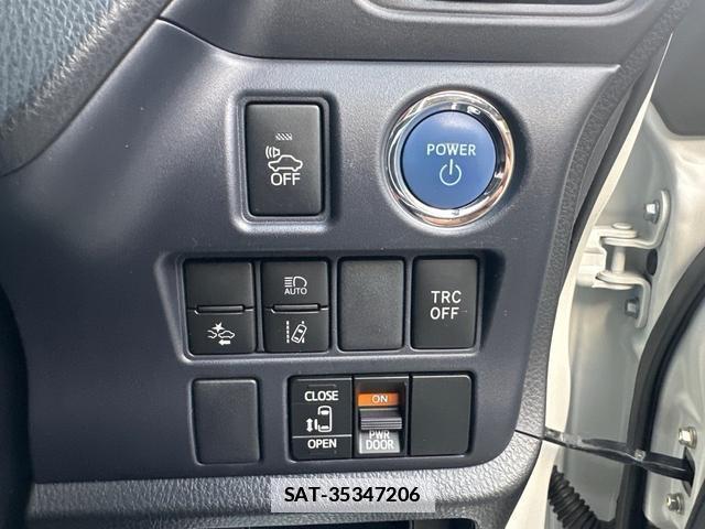 Toyota NOAH 2017-03 7915156-7