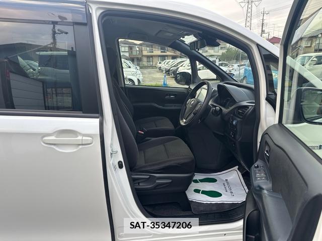 Toyota NOAH 2017-03 7915156-8