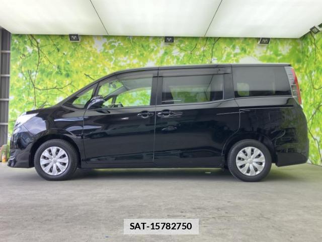 Toyota NOAH 2018-03 7915532-1