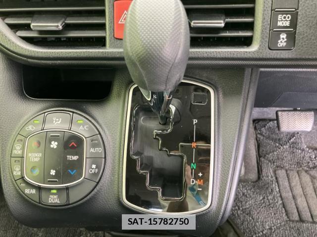 Toyota NOAH 2018-03 7915532-17