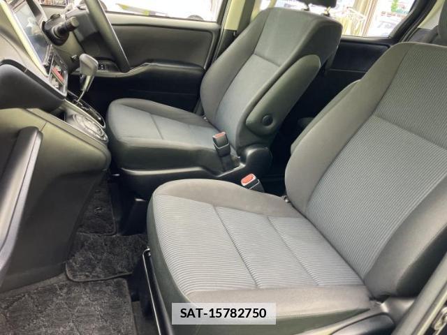 Toyota NOAH 2018-03 7915532-6