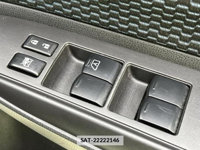 Nissan NOTE 2013-06 7913810-17