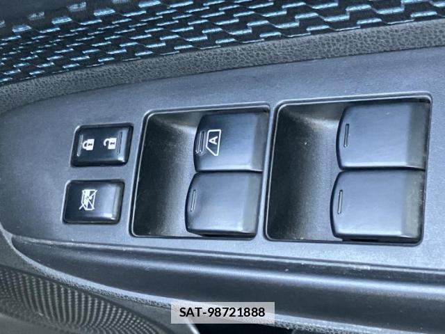 Nissan NOTE 2014-05 7916949-17