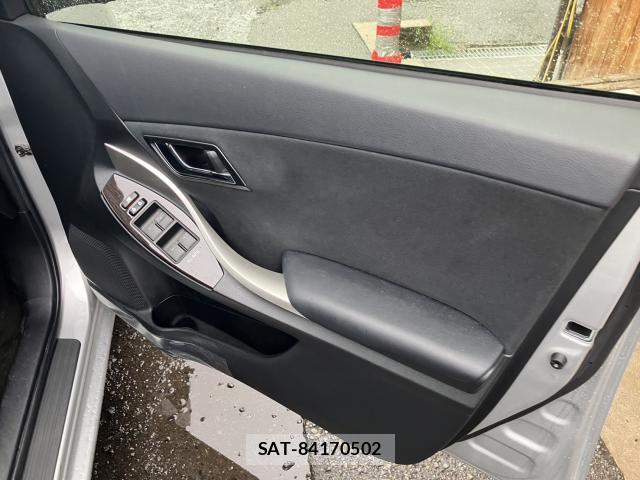 Toyota PREMIO 2018-03 7915349-11