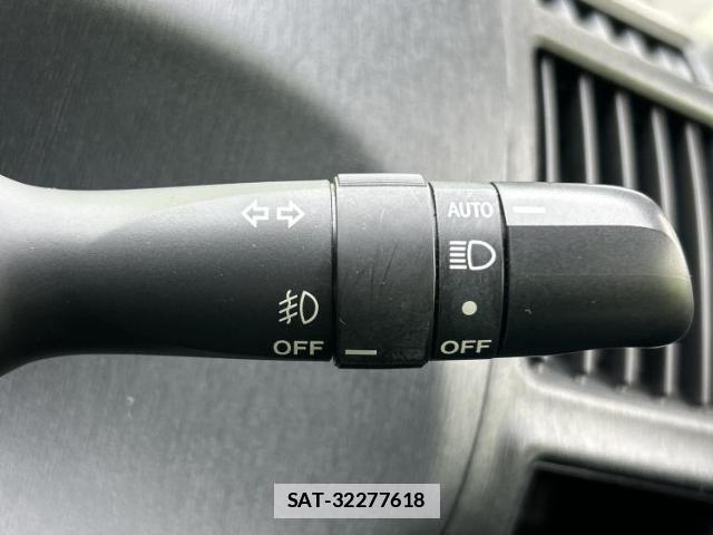 Toyota PRIUS ALPHA 2019-03 7916920-16