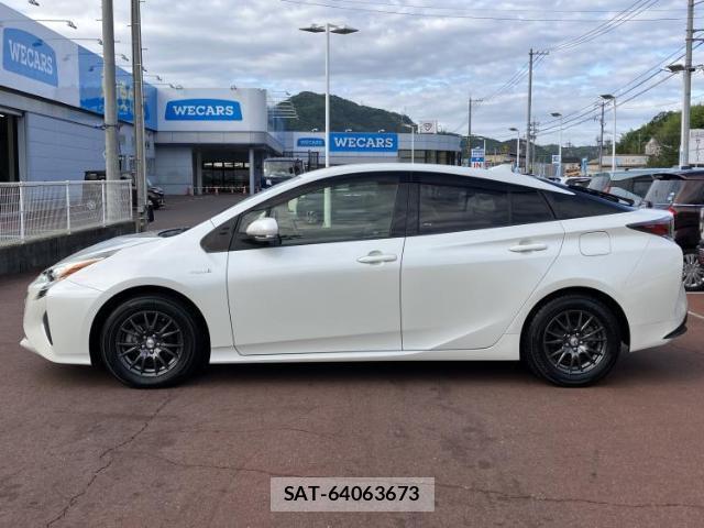 Toyota PRIUS 2018-05 7913179-1